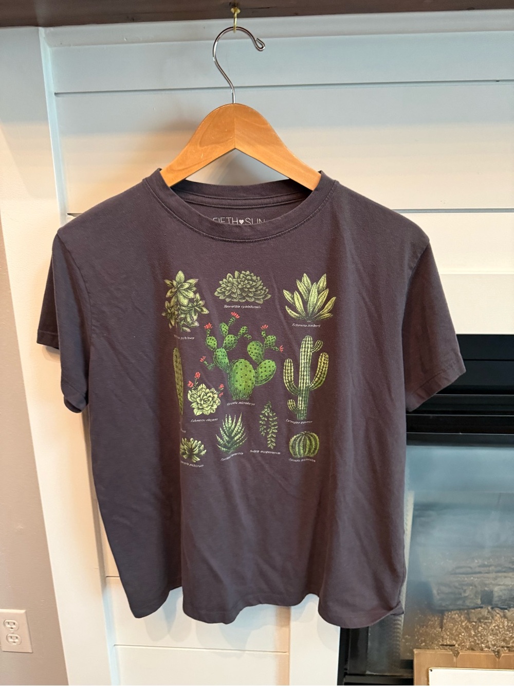 Fifth Sun women’s XL Cactus Botanical Graphic Tee - Charcoal earthy cottage core